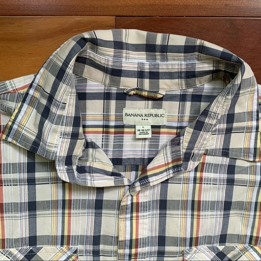 Banana Republic Plaid Short Sleeve Shirt